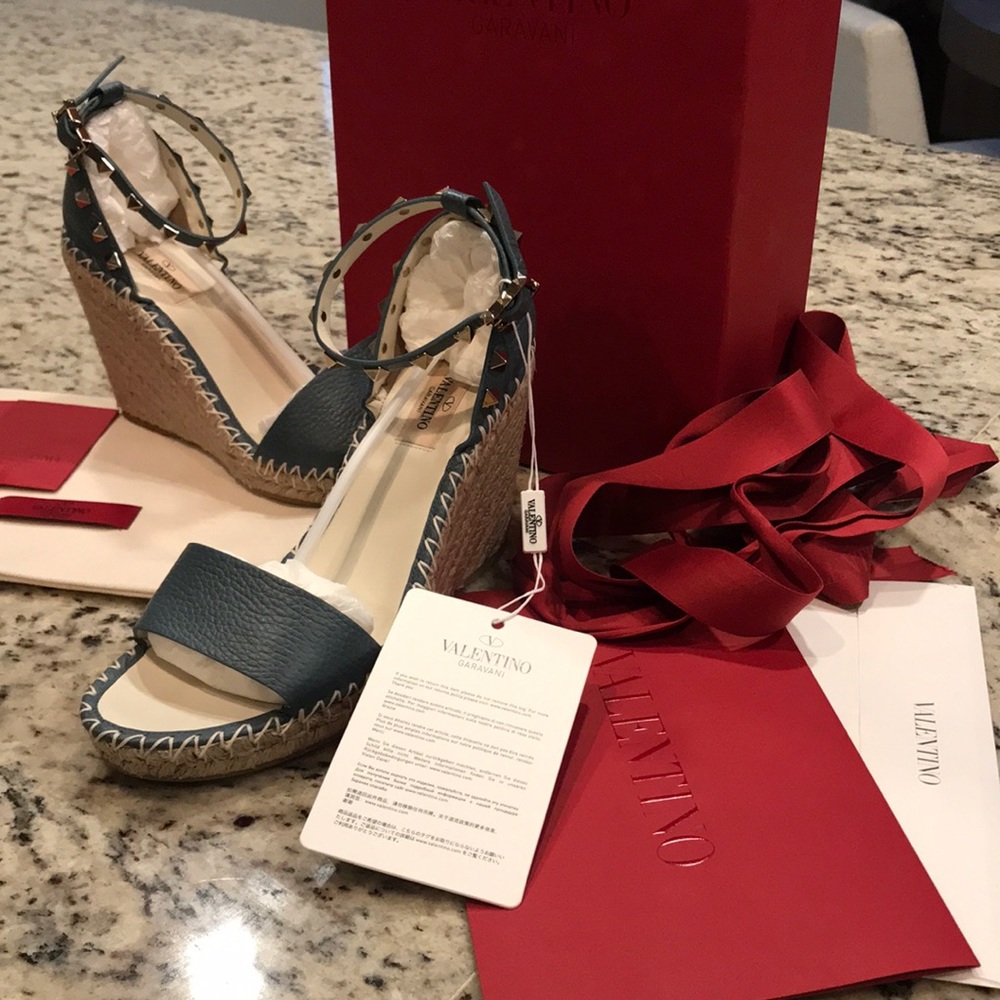 Valentino ROCKSTUD DOUBLE CALFSKIN WEDGE SANDAL - Picture 5 of 16